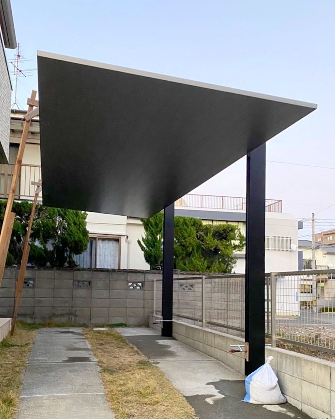 オシャレカーポート Lixilのカーポートscを設置 インフォメーション住宅産業 鹿児島で外構 エクステリア工事